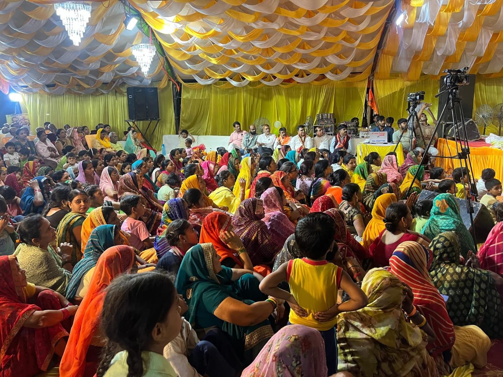 भव्य कलश यात्रा सहित श्रीराम कथा प्रारम्भ।