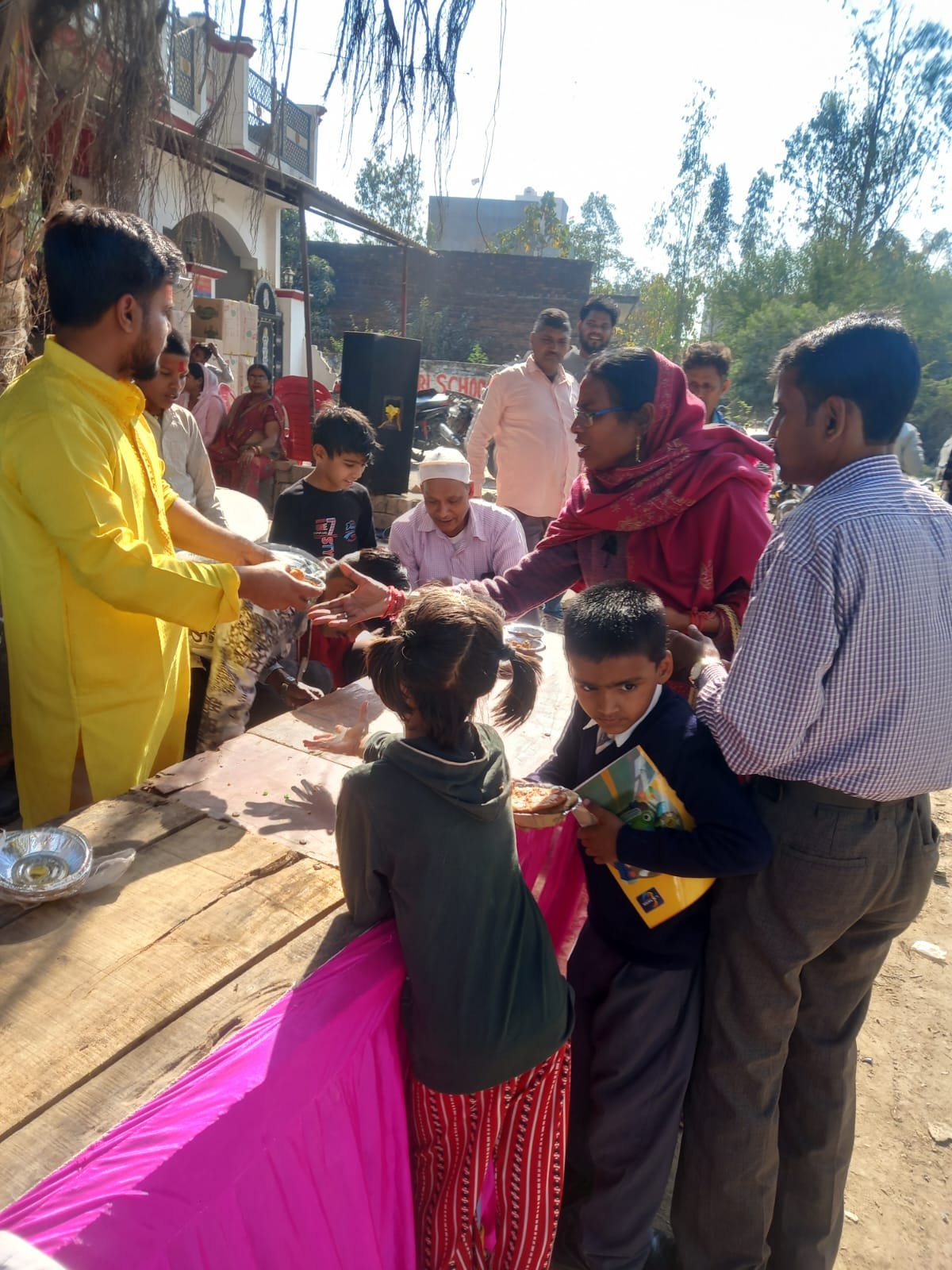 महाशिवरात्रि के अवसर पर प्रदेश के विभिन्न मंदिरों पर उमा फाउंडेशन द्वारा भव्य भंडारे का आयोजन किया गया